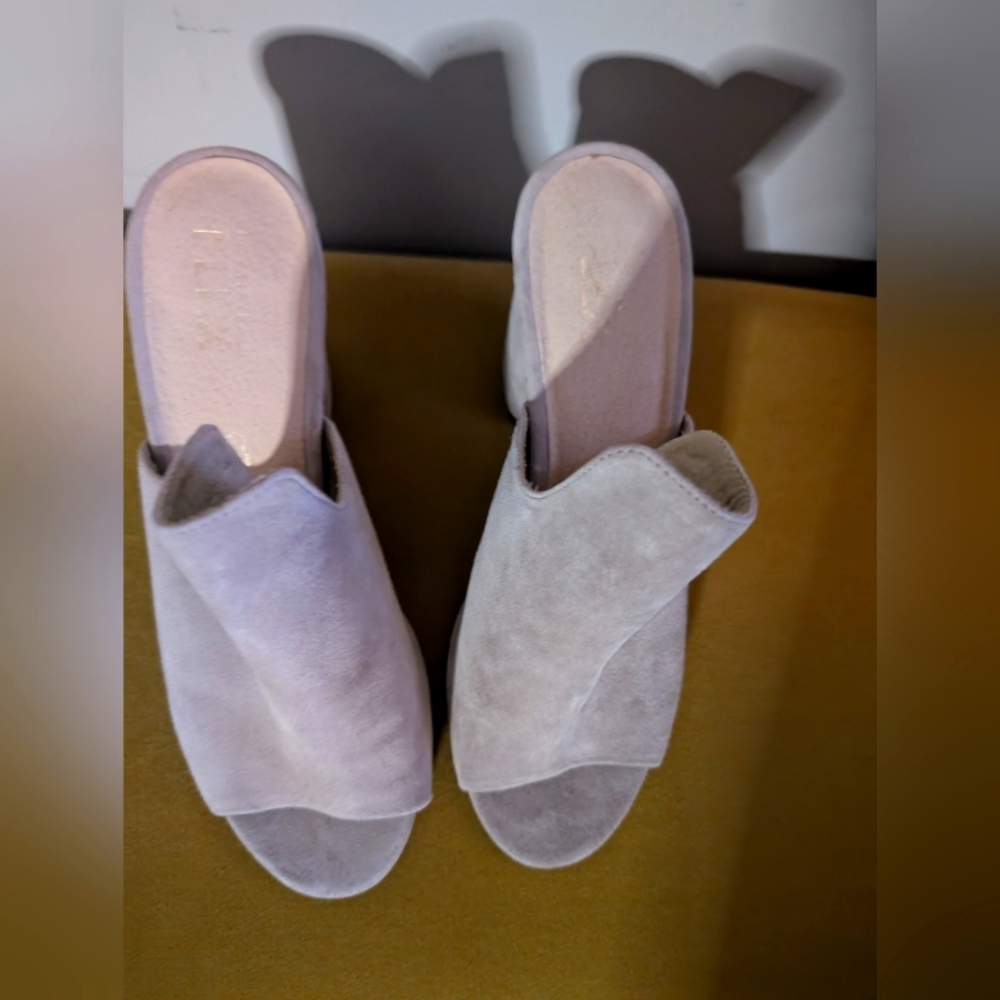 Elegant Women's Suede Mules